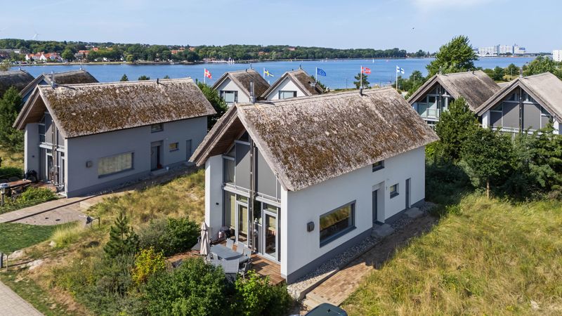 Exklusives Reetdachhaus in der Marina Heiligenhafen – 3 Schlafzimmer, Sauna & Kamin und eine Lage...